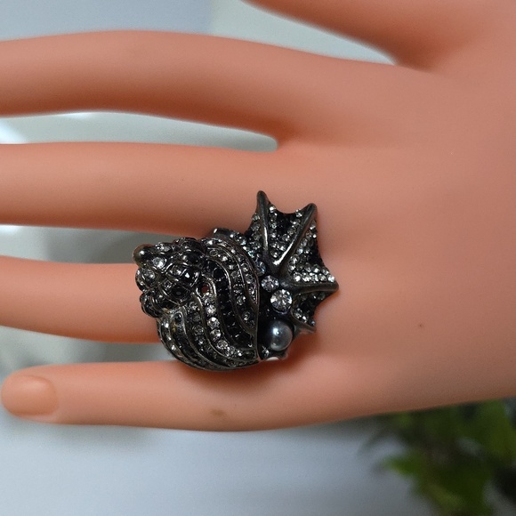 Statement Gunmetal Silver Seashell Stretch Ring with Pearl and Rhinestones - Picture 9 of 9